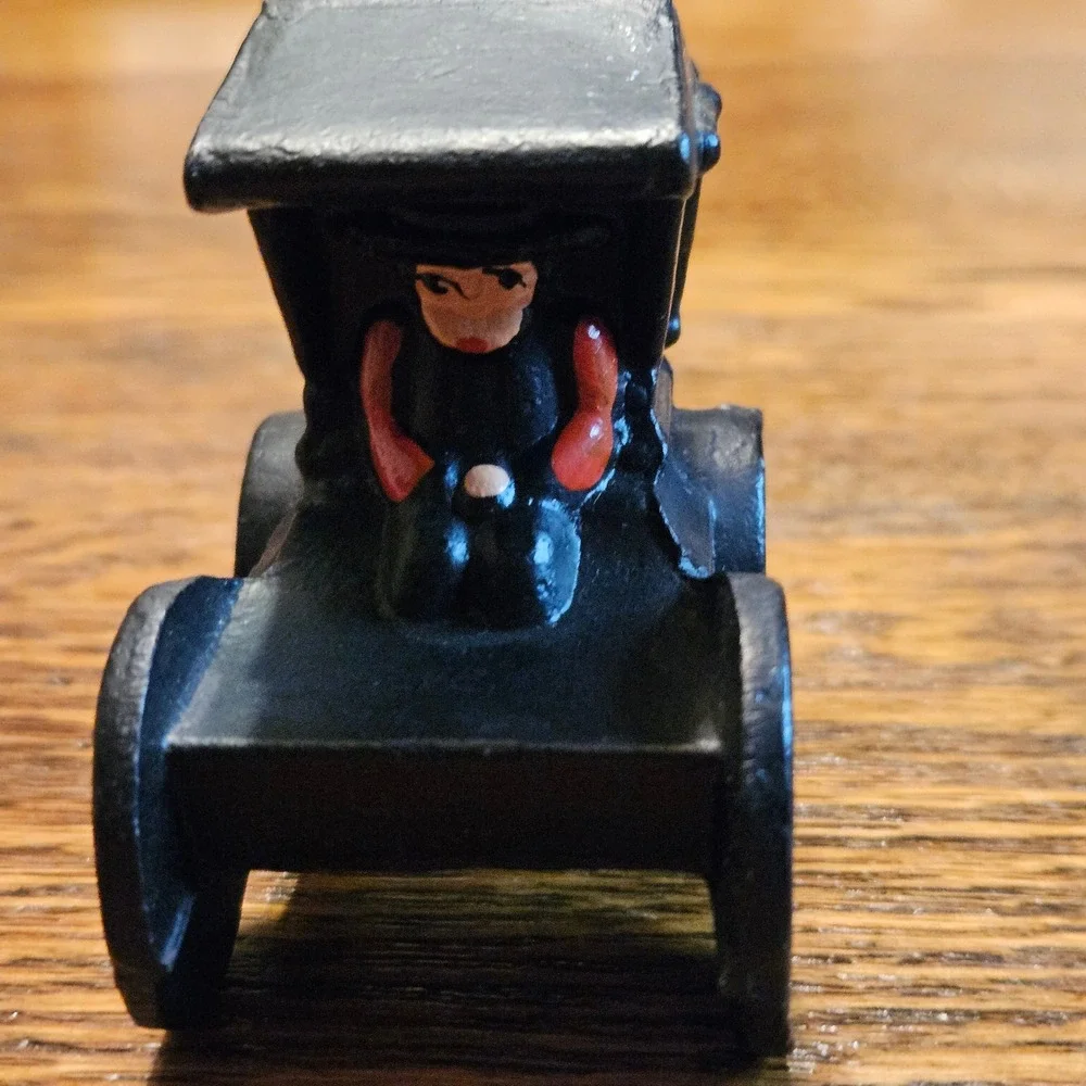 VINTAGE CAST IRON BLACK METAL AMISH SALT‎ OR PEPPER SHAKER HORSE CARRIAGE SHAPED